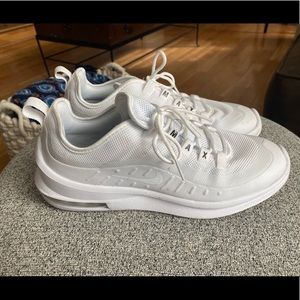 WOMEN'S NIKE AIR MAX AXIS RUNNING SHOES